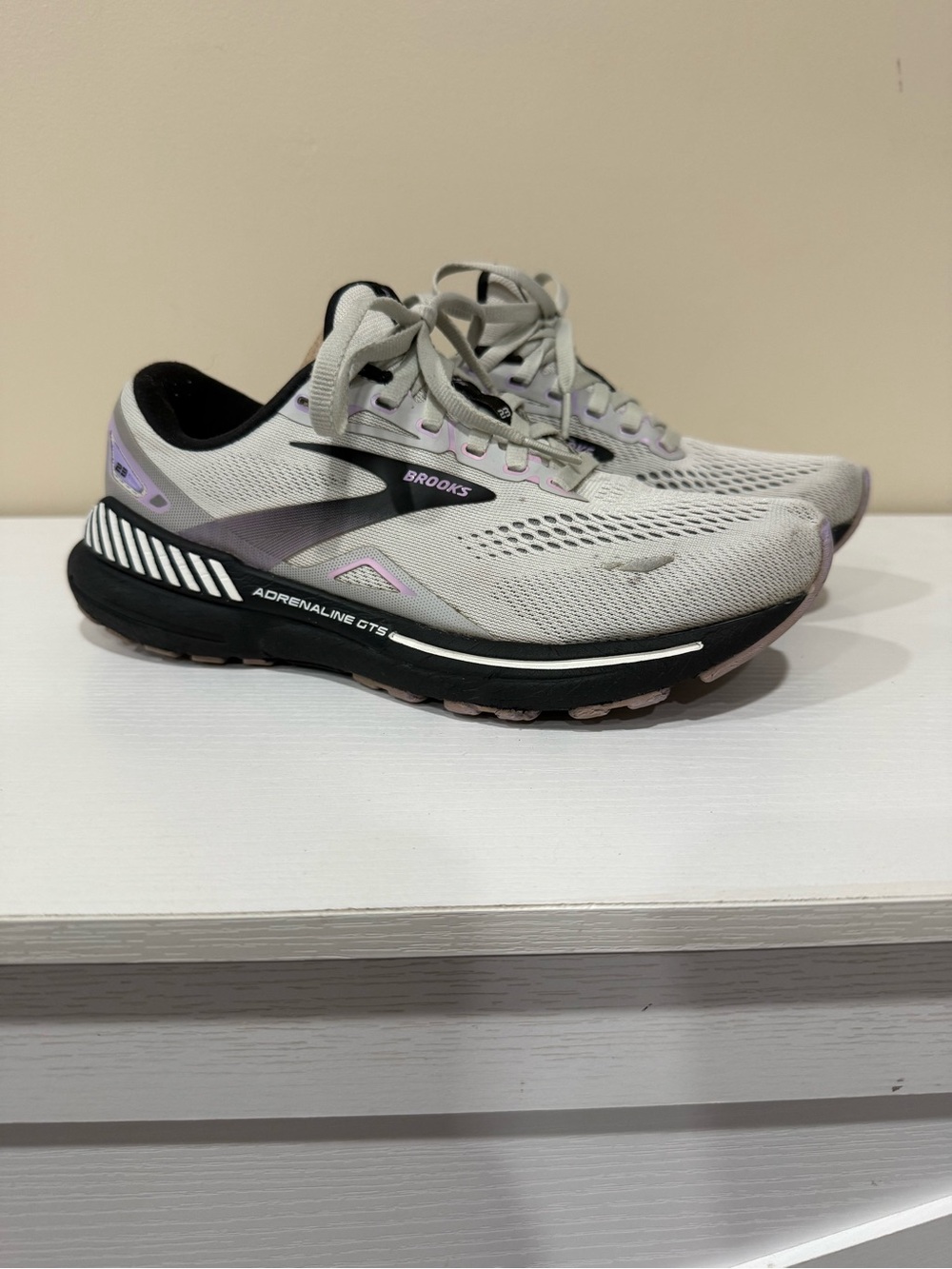 Brooks Adrenaline GTS 23 Running Shoes Gray Lavender Women's Size 7.5